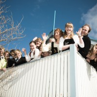 Öðruvísi fermingamynd Fermingabarn á svölunum